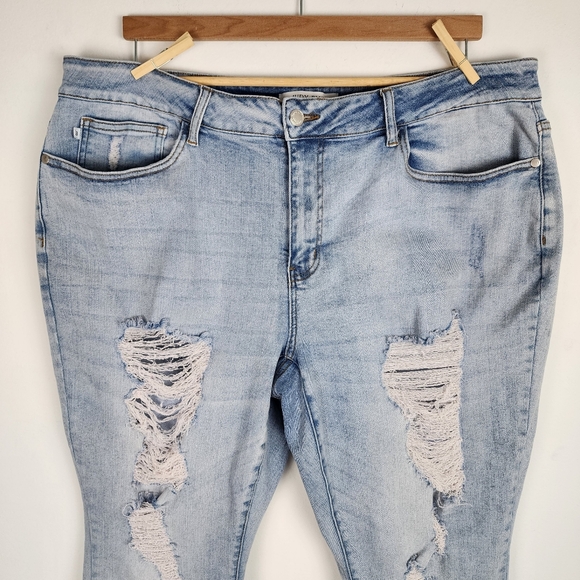 Judy Blue Jeans Women Boyfriend Fit Distressed Stretch Light Wash Size 22W - Picture 9 of 15